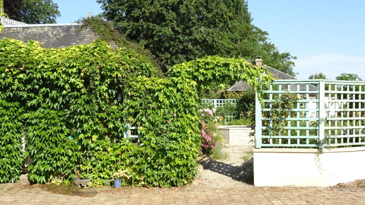 Apartamento Le Glycine A Manoir Sainte Cecile Juvigny-Val-d'Andaine Exterior foto