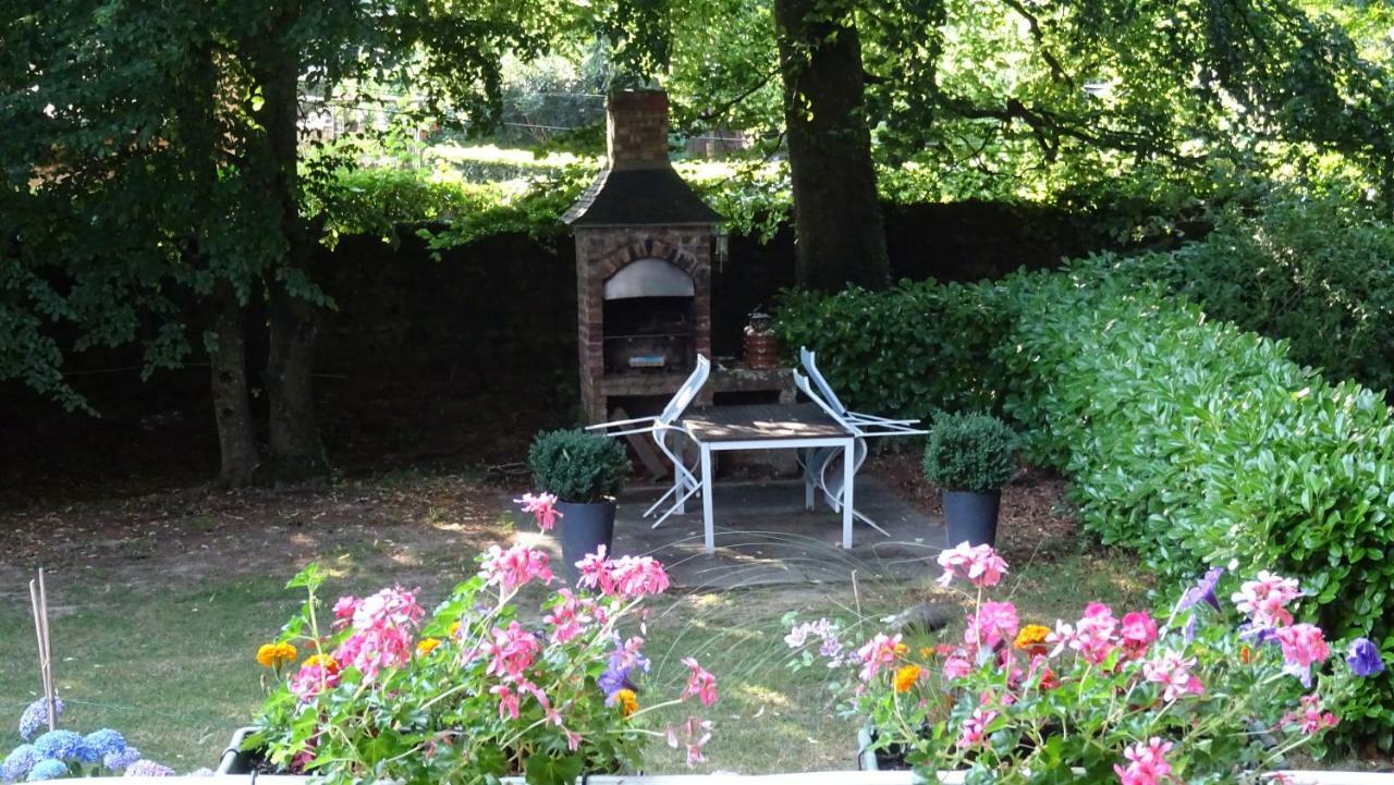 Apartamento Le Glycine A Manoir Sainte Cecile Juvigny-Val-d'Andaine Exterior foto